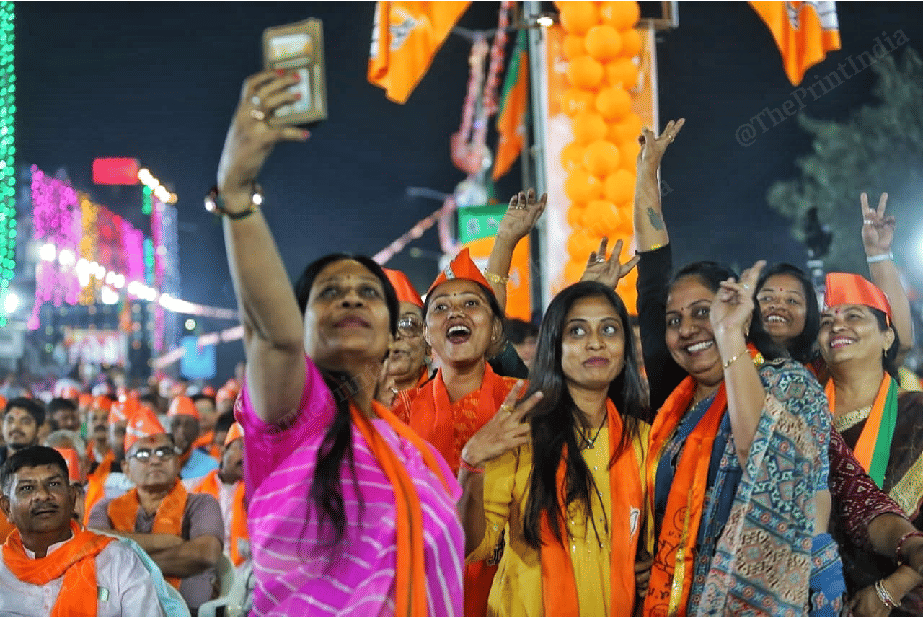 BJP supporters click selfies at Amit Shah’s rally | Photo: Praveen Jain | ThePrint
