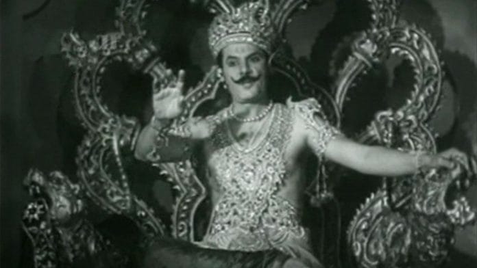 Sohrab Modi as King Punj in the 1943 Hindi film Prithvi Vallabh | Commons
