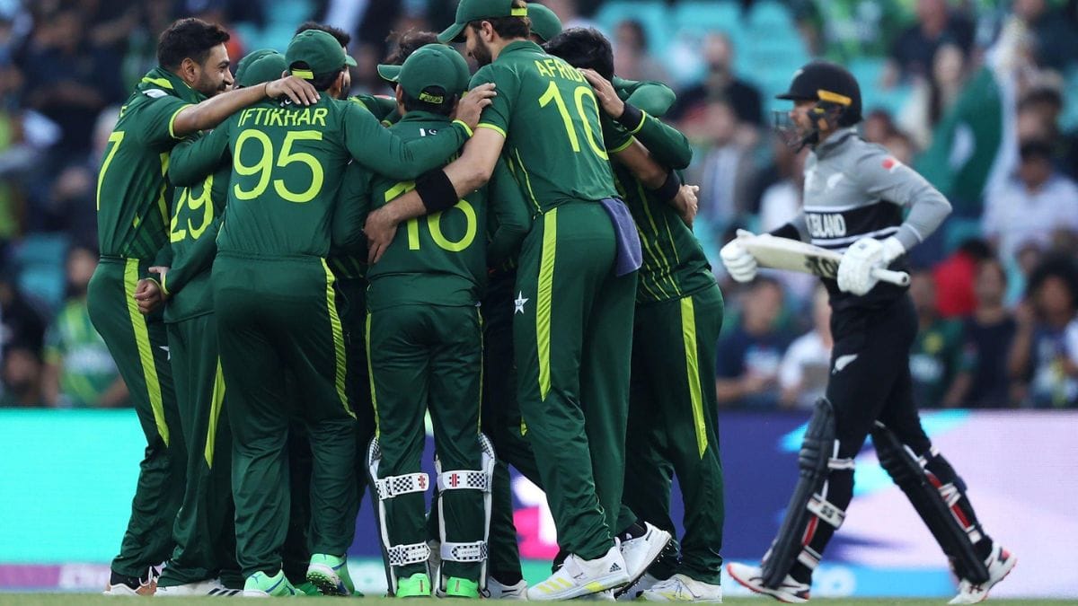 Direct hit from Shadab to find Conway short of his crease, breakthrough for Pakistan| Twitter/@TheRealPCB