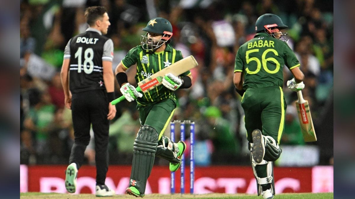 Babar & Rizwan continue terrific partnership as Babar completes 50 | Twitter/@TheRealPCB