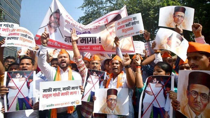 Bharatiya Janata Yuva Morcha (BJYM) supporters protest Rahul Gandhi's remarks on Savarkar in Mumbai on 18 November, 2022 | ANI