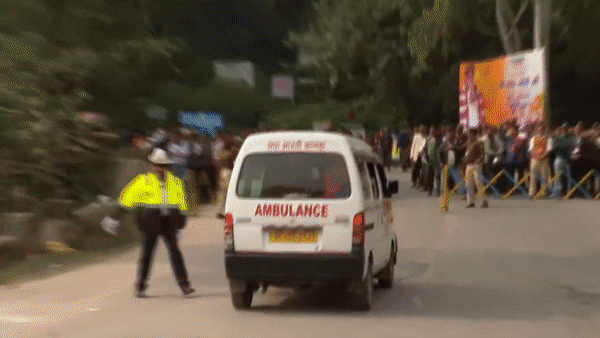 PM Modi stops convoy to make way for ambulance in Himachal