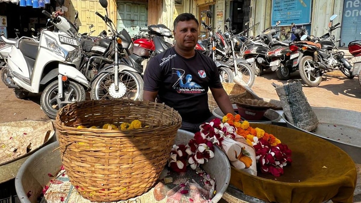 Sanjay Bamaniya, a flower seller in the Manek Chowk area of Porbandar | Photo: Moushumi Das Gupta | ThePrint