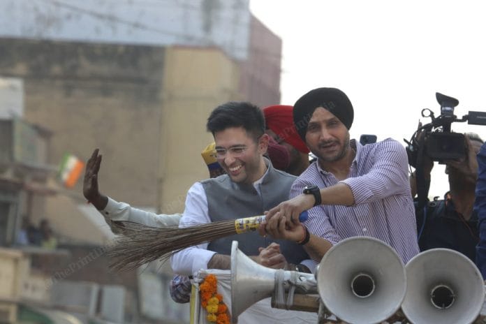 Rajya Sabha MPs Raghav Chadha and Harbhajan Singh aat the roadshow | Photo: Praveen Jain | ThePrint