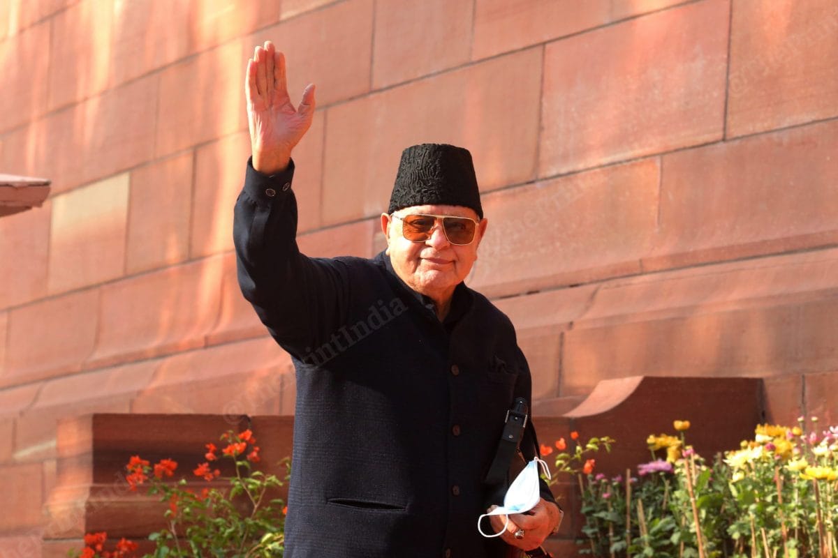 MP Farooq Abdullah waves at the media | Photo: Praveen Jain | ThePrint
