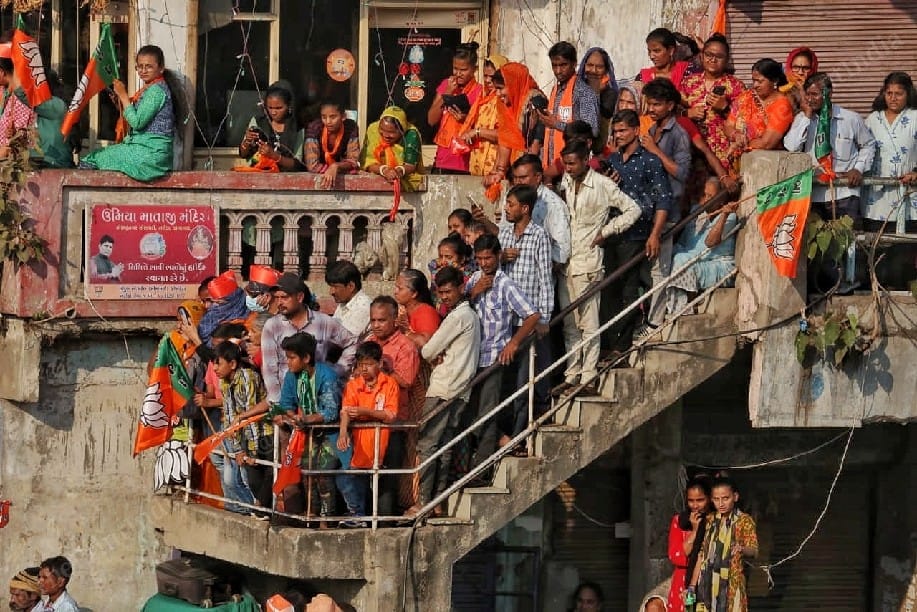 Locals eager to catch a glimpse of PM Modi | Photo: Praveen Jain | ThePrint