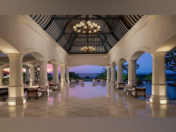 Jumeirah Bali sets the scene for a spectacular festive season in a Tropical Wonderland