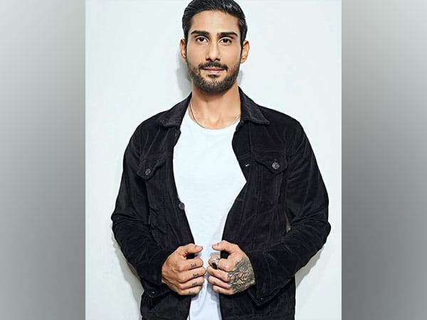 Prateik Babbar celebrates birthday with father Raj Babbar, see pics