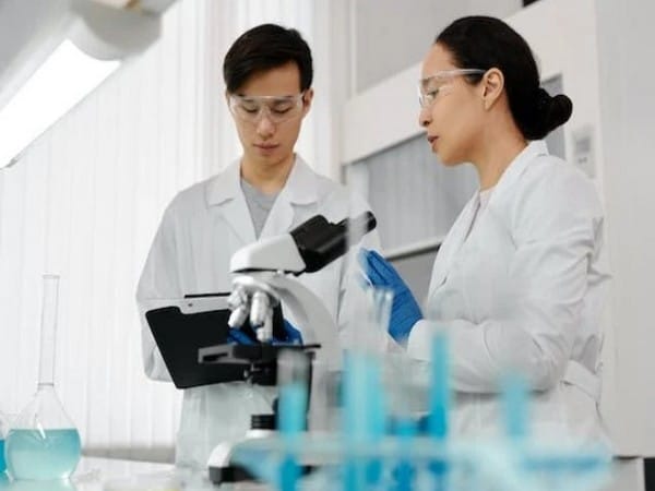 Scientists use ultrasound waves to move objects without using their hands