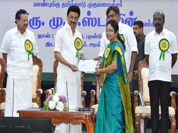 Dr Latha Rajendran, the foster daughter of Dr MGR, donated Rs 10 Lakhs for 'Tamil Nadu CM's Public Relief Fund'