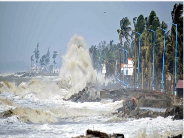 3 Tamil Nadu districts on red alert as cyclone 'Mandous' maintains severe intensity