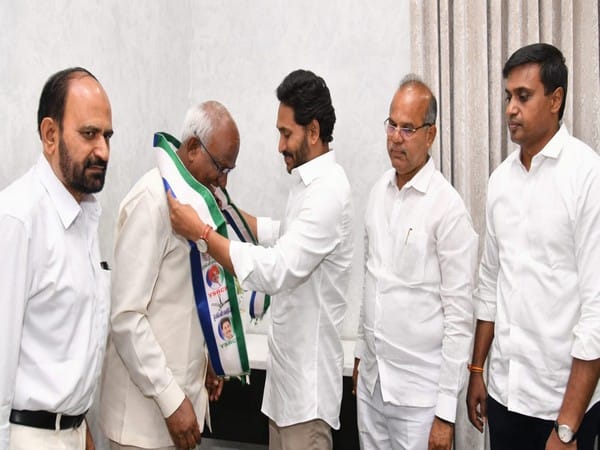 Andhra Pradesh: GV Srinath Reddy, other TDP leaders join YSR Congress Party
