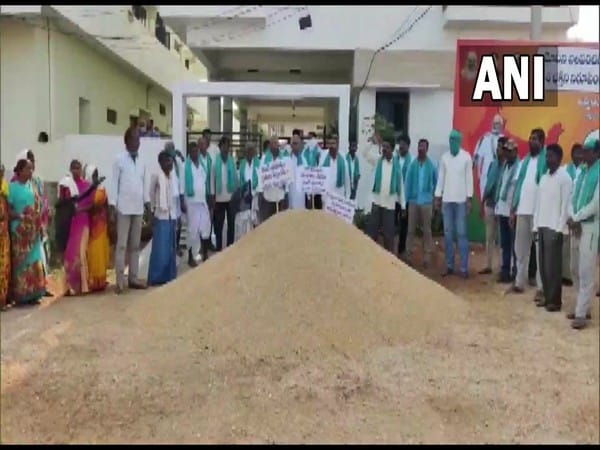 Telangana: TDP leader stages protest demanding procurement of paddy from farmers