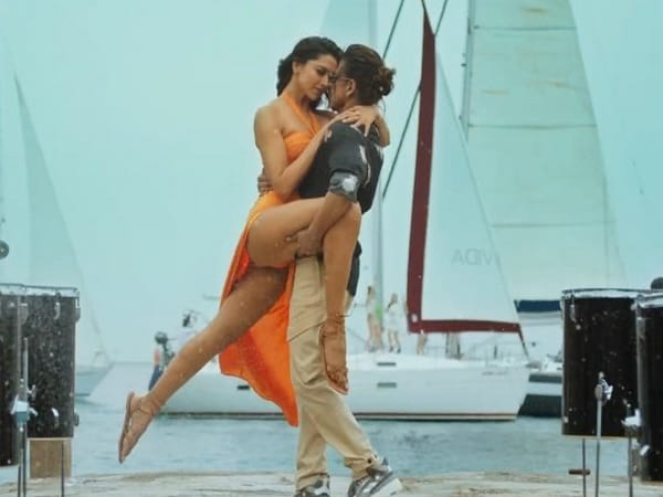Pathaan: Shah Rukh, Deepika raise temperature with their hot chemistry in 'Besharam Rang'
