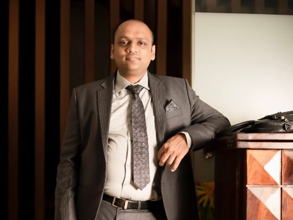 Ravi Omprakash Agarwal exists Vakrangee Ltd.; Stock plummets by 9 per cent