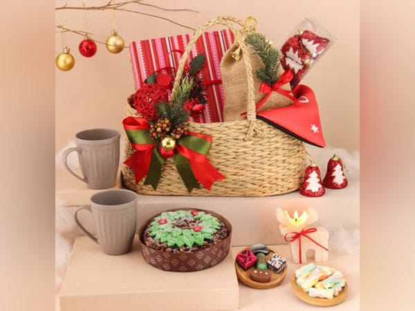 Ring in the Holiday Spirit with Tastefully Curated Christmas Gift Baskets and Personalised Hampers from FNP (Ferns N Petals)