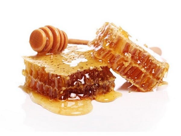 What Makes Honey the Most Natural Superfood and What Are Its Benefits?