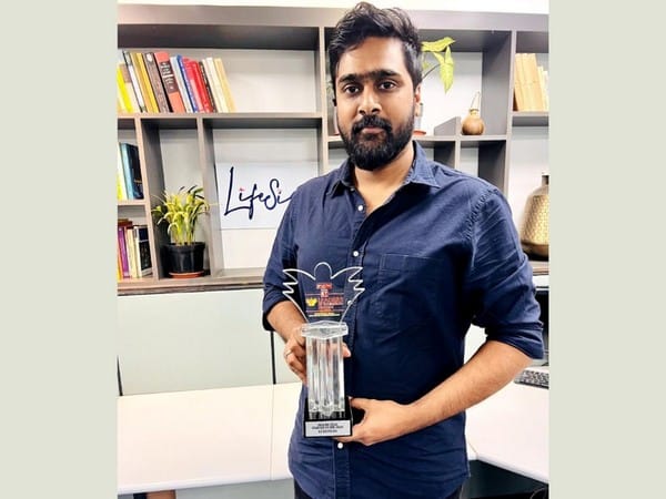 LifeSigns received The Economic Times Award for best Healthtech Start-Up Of The Year 2022-2023