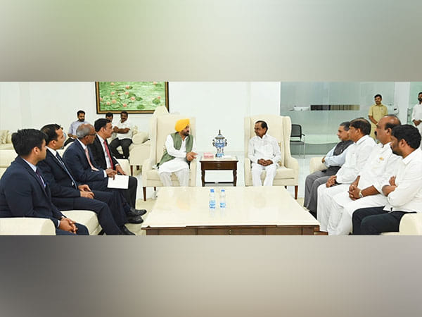 Punjab CM meets his Telangana counterpart in Hyderabad