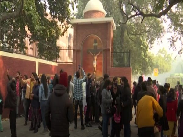 Kerala: Clashes erupt at St Mary's Cathedral Basilica over Unified Mass row 