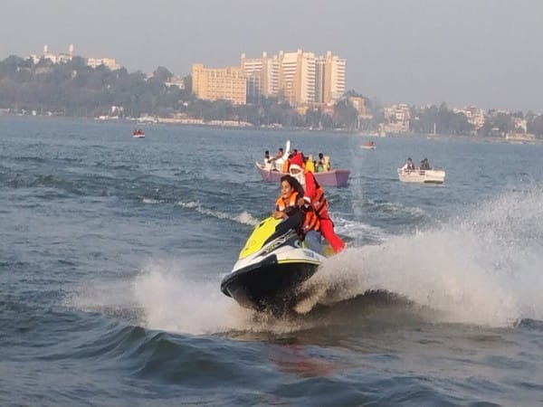 MP tourism organises Santa Claus water scooter ride in Bhopal on Christmas eve