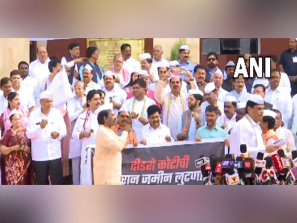Maharashtra: Opposition MLAs use folk songs to protest outside assembly 