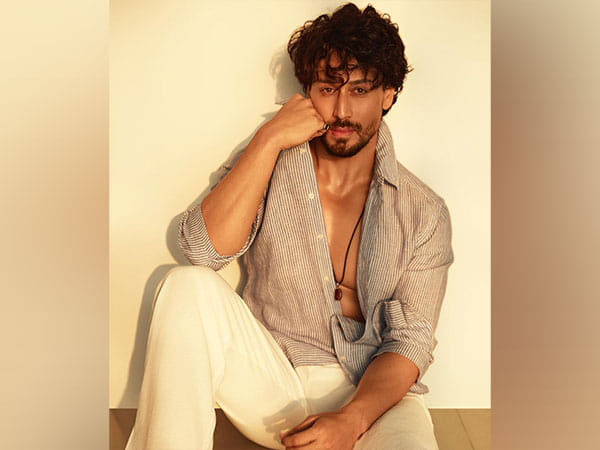 Tiger Shroff flaunts his muscular physique in this video