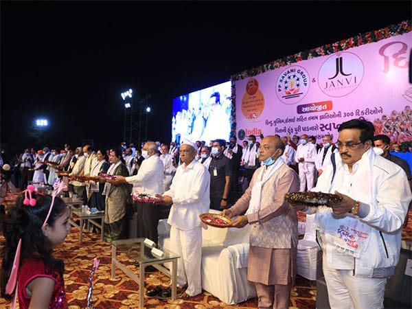 1 lakh people pledge to donate organs at a mass marriage ceremony organized by Mahesh Savani-led PP Savani Group, creating a record