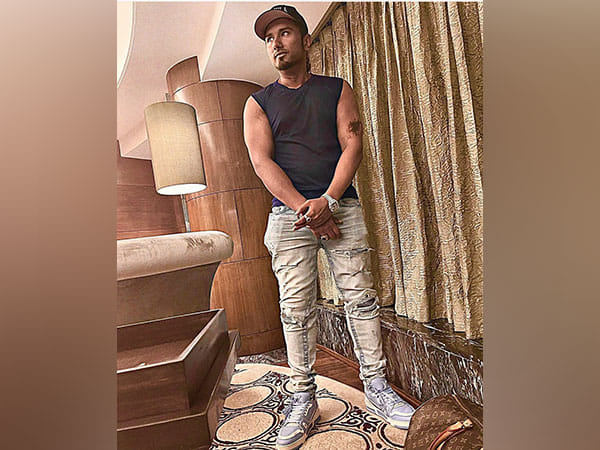 Yo Yo Honey Singh announces new song 'Note Fenko'