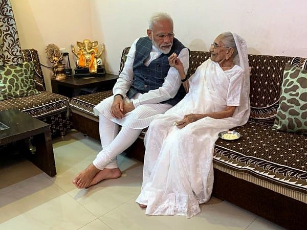 Condolences on passing away of PM Modi's mother pour in from across political divide