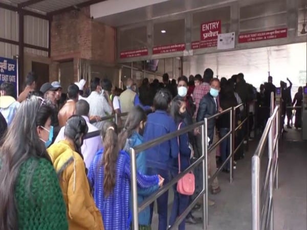 Tourists throng Taj Mahal for New Year's Eve celebrations