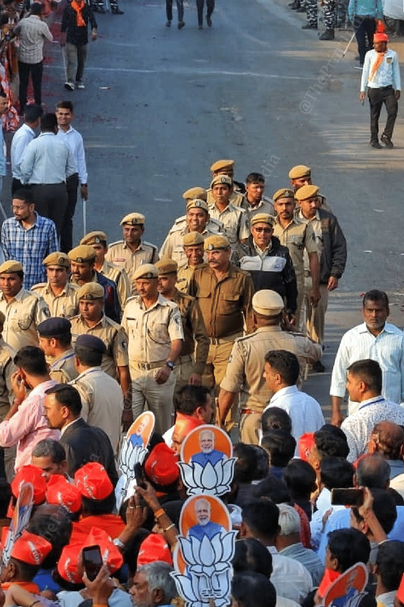 Police personnel making arrangements during the roadshow | Photo: Praveen Jain | ThePrint