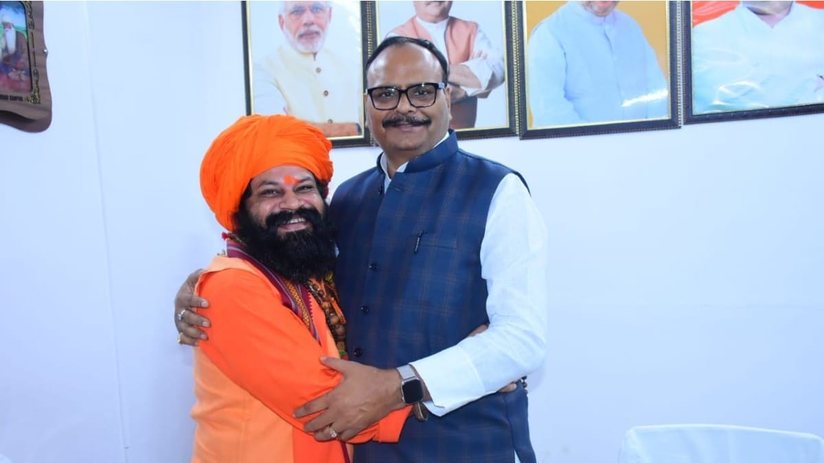 UP deputy CM Brajesh Pathak Das exchanges pleasantries with Raju Das | Facebook | Raju Das - Mahant Hanuman Ghari Ayodhya