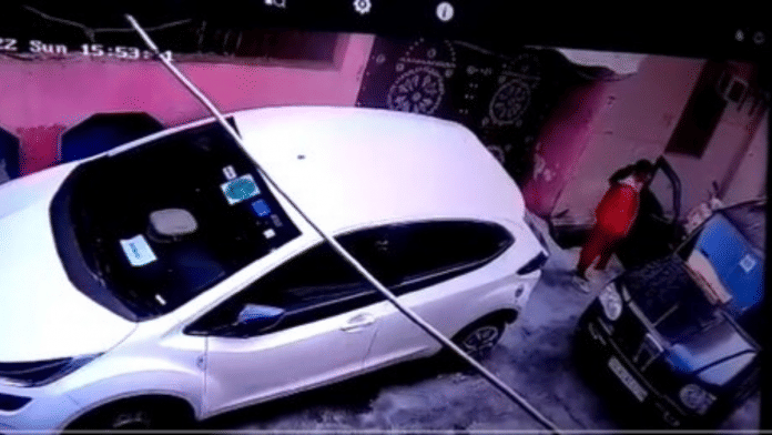 Screengrab of CCTV footage of the Sub-Inspector in Delhi Police and her husband | Twitter /@TevathiaDoli