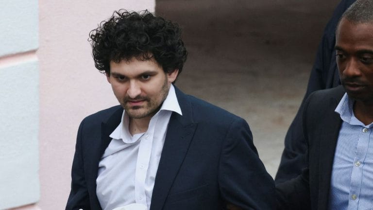 Two Bankman-Fried associates plead guilty to fraud, FTX founder heads to US