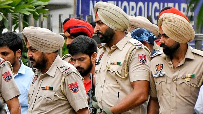 File photo of gangster Lawrence Bishnoi (dressed in red) at a Delhi court | ANI