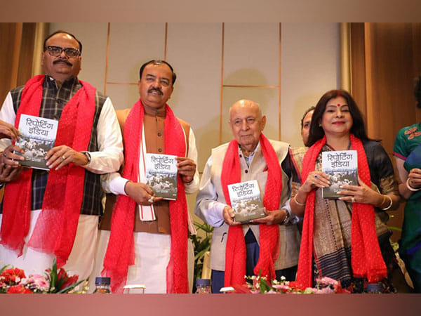 Hindi version of veteran journalist Prem Prakash's book 'Reporting India' launched