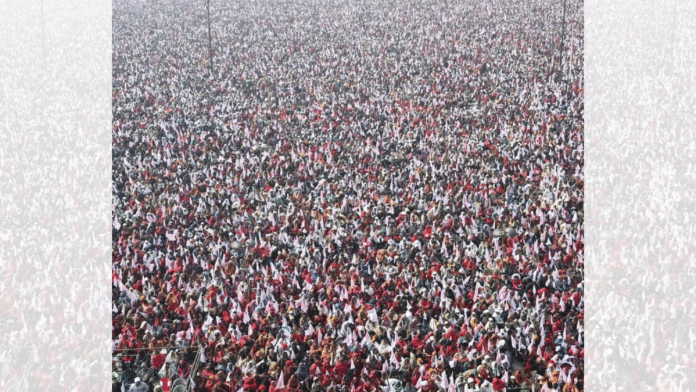 The misrepresented image of the crowds | Twitter/@RituChoudhryINC