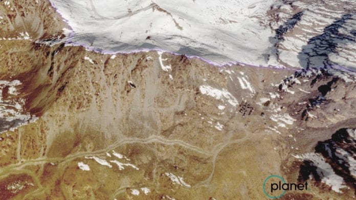 Satellite image by Planet Labs of outpost in Yangtse | Twitter @Nrg8000