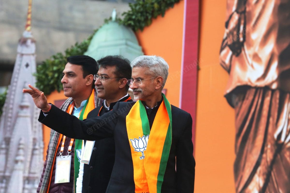 S. Jaishankar waves at the crowd outside the NDMC convention centre | Photo: Praveen Jain | ThePrint