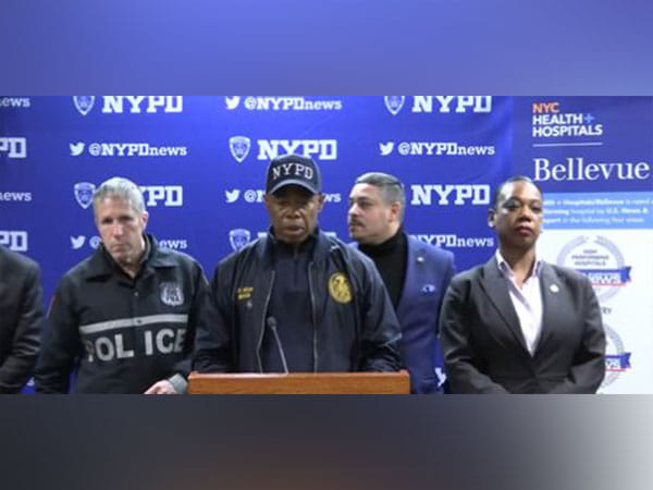 US: Three NYPD officers stabbed during New Year's Eve celebrations at Times Square