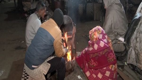 Cold wave grips Delhi, people huddle around bonfires