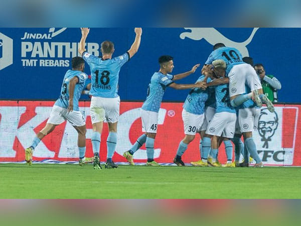 ISL: Mumbai City breezes past Kerala Blasters 4-0 to reclaim top spot