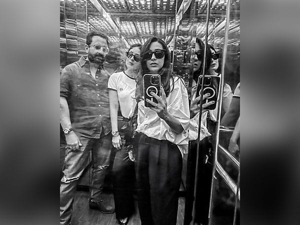 Check out this uber-cool selfie of Kareena, Karisma with Saif Ali Khan