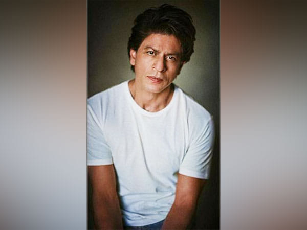 Shah Rukh Khan gets emotional seeing his transformation from 'Fauji' to 'Pathaan'