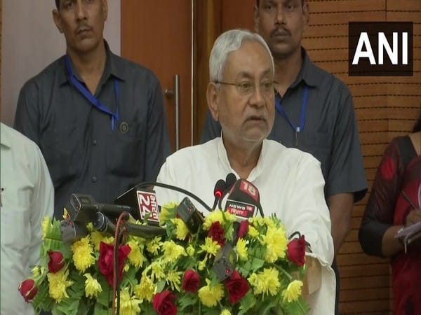Bihar CM Nitish Kumar condoles demise of Sharad Yadav