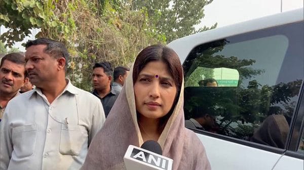 Dimple Yadav's birthday celebrated at Samajwadi Party office