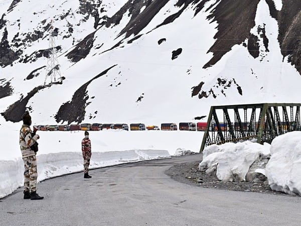 Strategic Zojila Pass remains open under the vigil of BRO amid severe cold