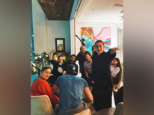 Alia, Ranbir, Kareena, Saif poses for 