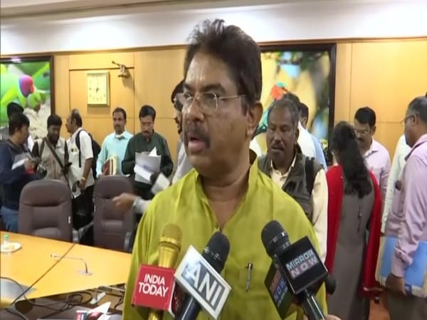 Karnataka govt to give Rs 2,000 per month to every Below Poverty Line family soon: BJP Minister